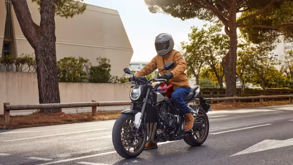 CB 650R E-Clutch ambientada 03