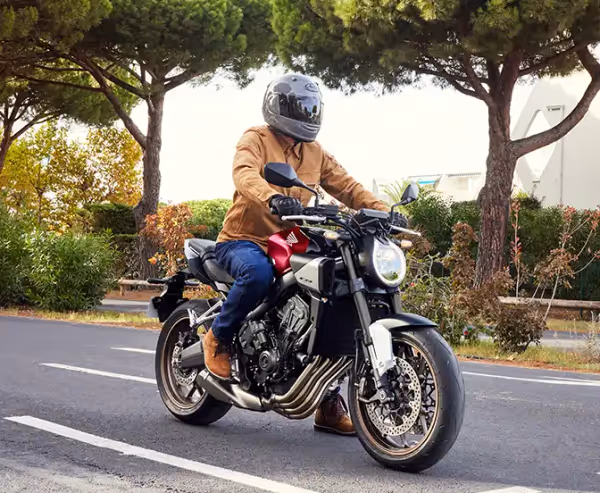 CB 650R E-Clutch ambientada 04