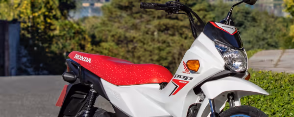 Detalhes laterais do design Pop 110i ES